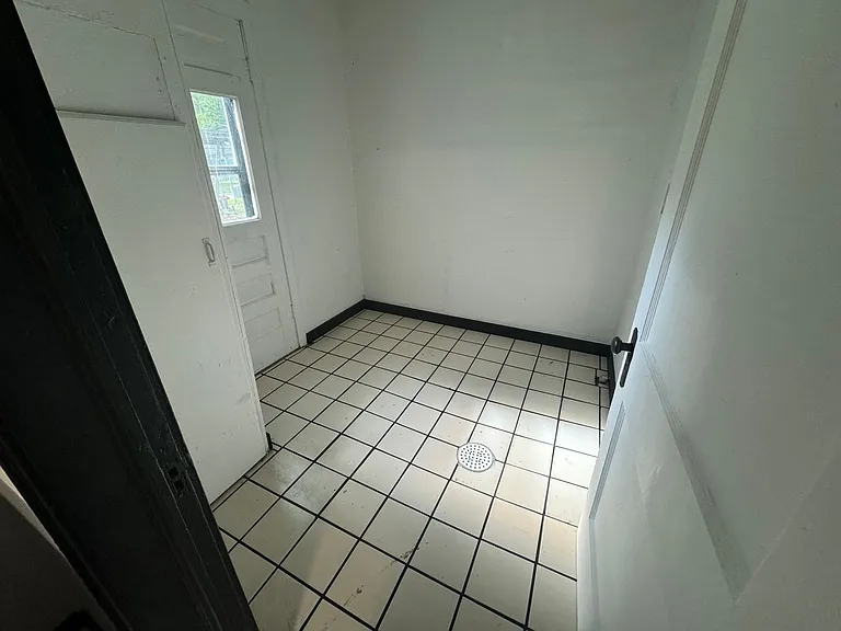 902 Burch St — Photo 8