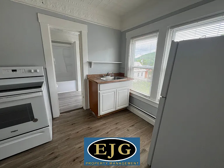 23 S Main St #10 — Photo 2