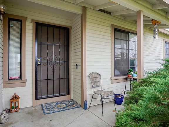 3rd image of 704 Bella Vista Dr