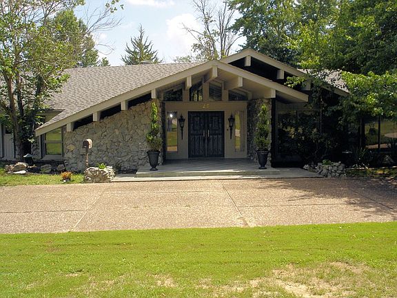 2nd image of 26 Pinewood Dr