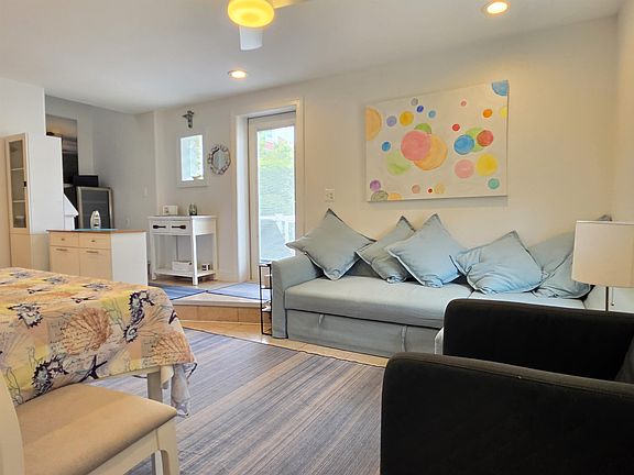 5th image of 114 E Crocus Rd #5