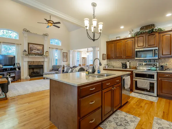 5657 Ginkgo Rd, Ooltewah, TN 37363