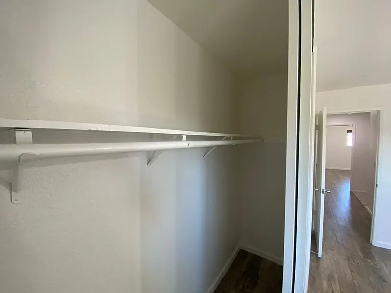 2212 Pine St — Photo 6