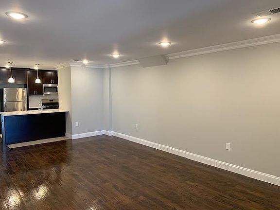 4th image of 175 Van Horne St APT 2