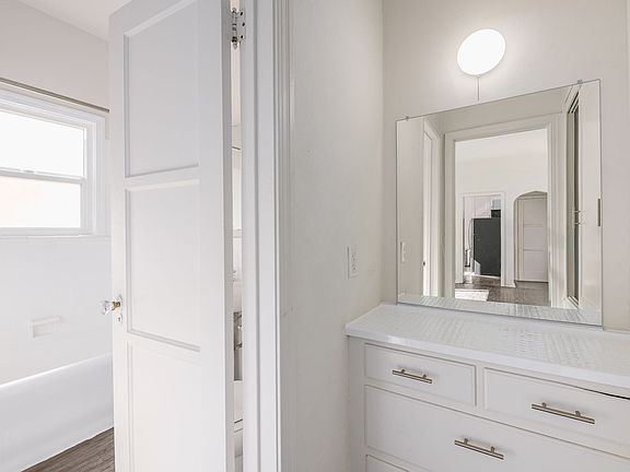 5th image of 1848 N Mariposa Ave APT 202