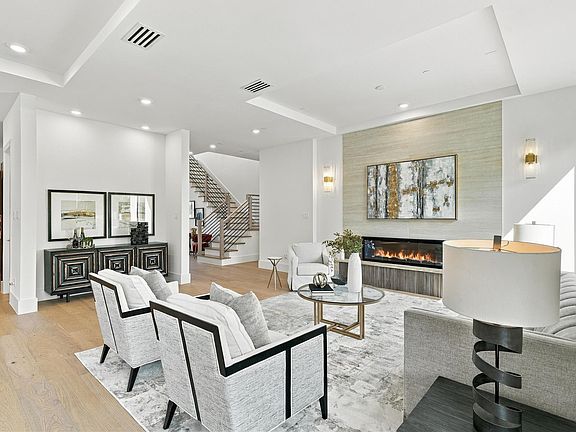 5th image of 4537 Larch Ln