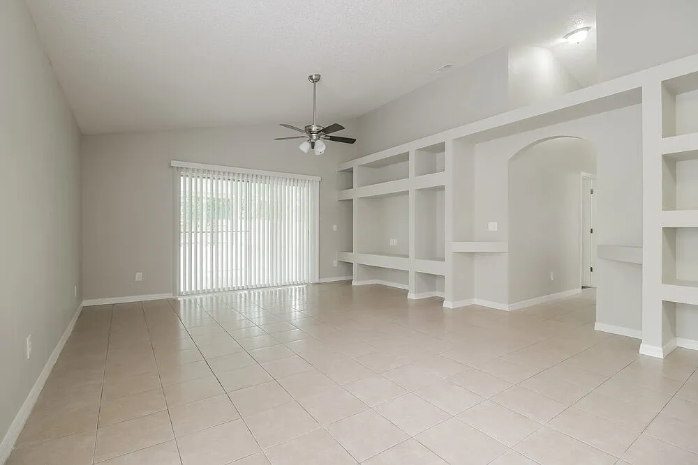 4 bed, 2.0 bath, 1917 sqft, $2,685 — Photo 3