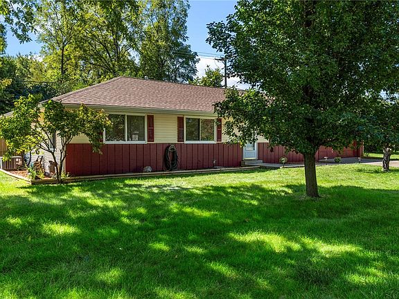 3rd image of 4475 Willow Run Dr