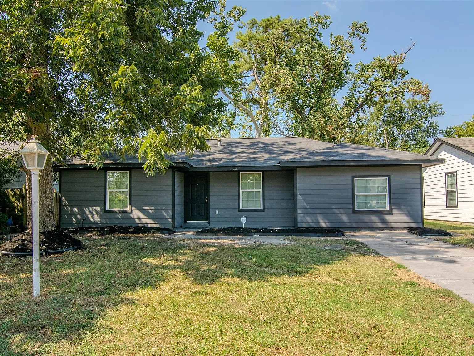 4 bed, 2.0 bath, 1290 sqft, $1,750 — Photo 1