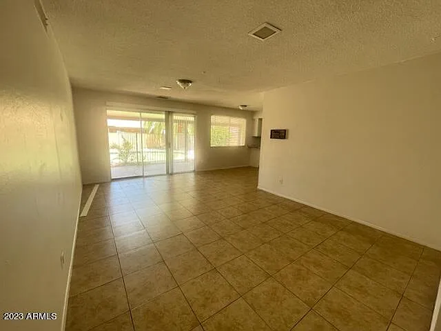 2918 W Glendale Ave — Photo 6