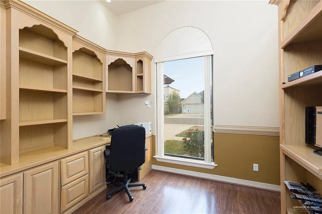 3 bed, 4.0 bath, 2441 sqft, $2,600 — Photo 4