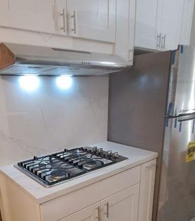 4th image of 134 S Gramercy Pl #6