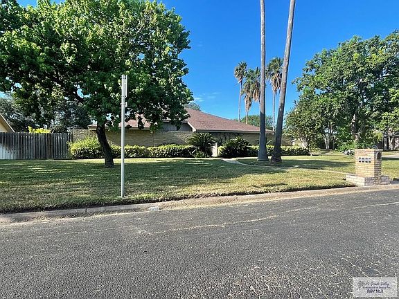 3rd image of 5100 El Jardin Cir