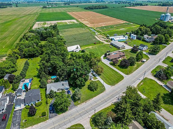 3rd image of 458 County Road 34 W
