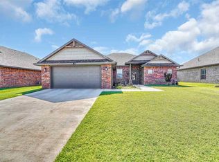 208 NW Sandstone Ave, Cache, OK 73527