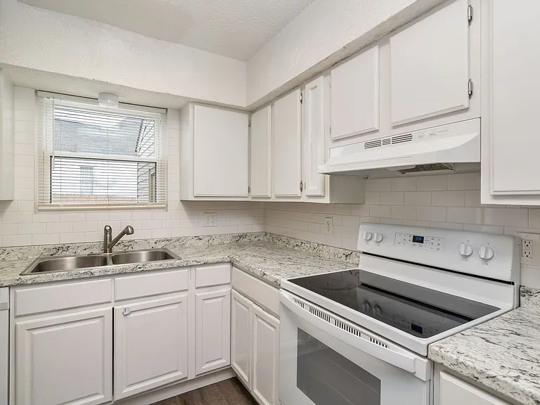 2522 McMillan St N — Photo 11