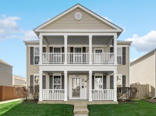 1653 Victoria Park Cir, Aurora, IL 60504