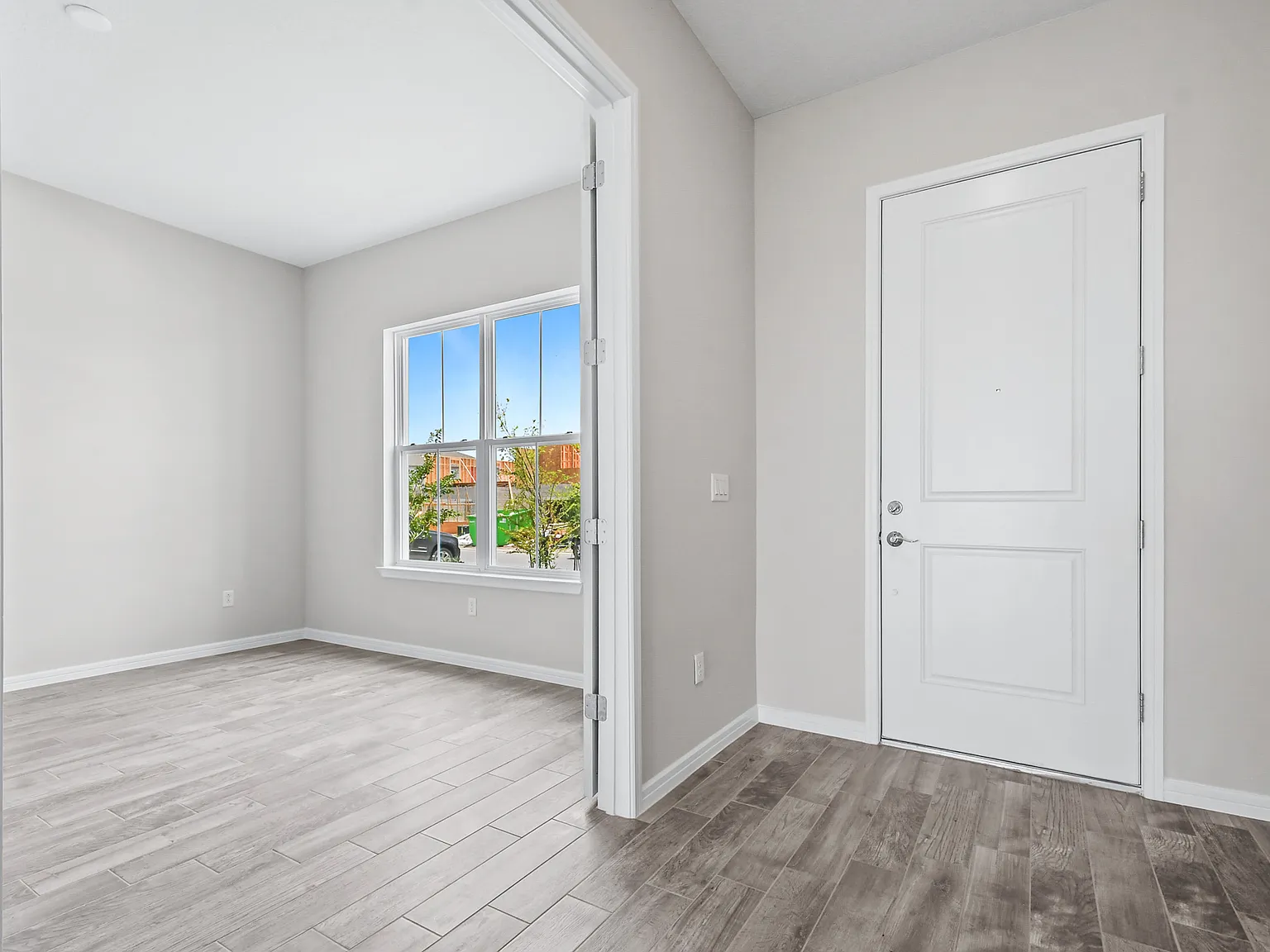 4 bed, 2860 sqft, $4,500 — Photo 2