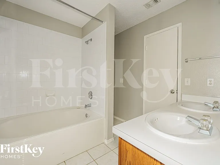 207 Prentice Dr — Photo 9