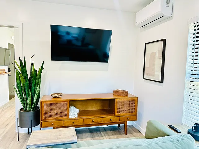 1 bed, 950 sqft, $3,500 — Photo 3