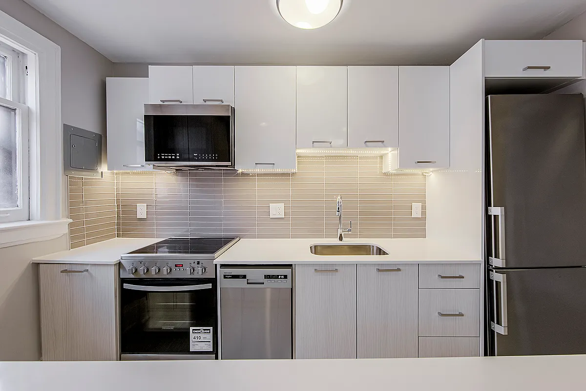 Building Photo - 1531 Bathurst St
