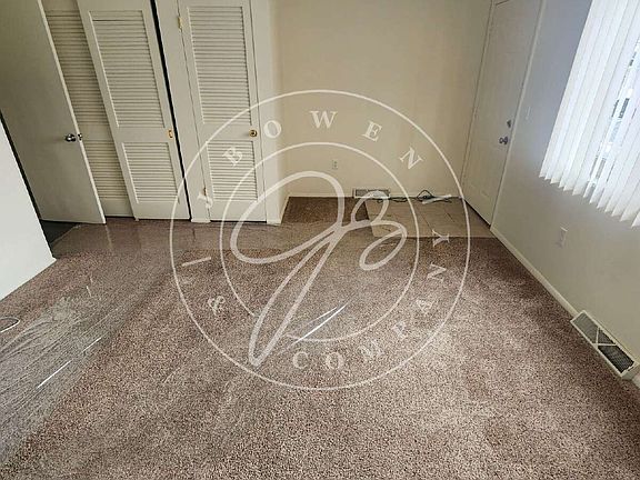 3rd image of 2611 Shoreland Ave #8