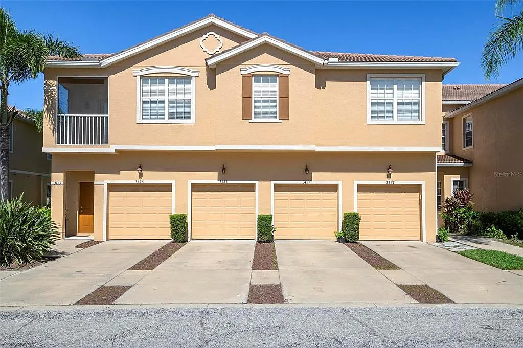 3 bed, 2.0 bath, 1210 sqft, $1,800 — Photo 2