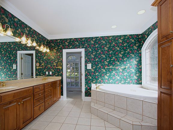 4th image of 21 Rosebay Ln