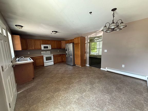4th image of 295 Mechanic St #5