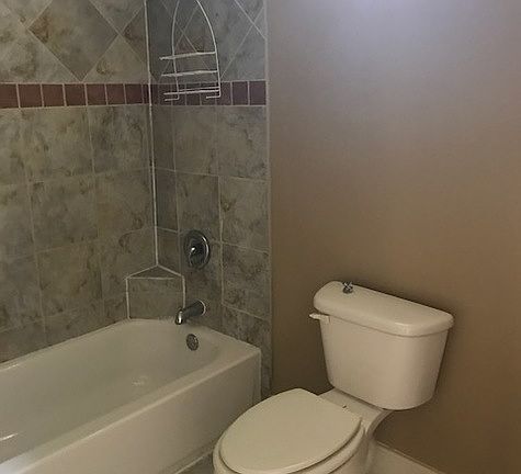 5th image of 306 Refugio St