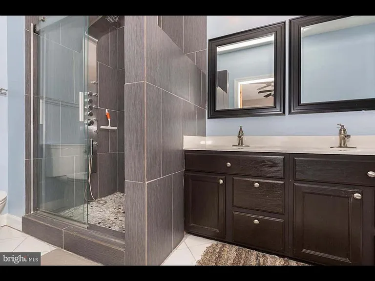 5914 Fox Glen Ct — Photo 15