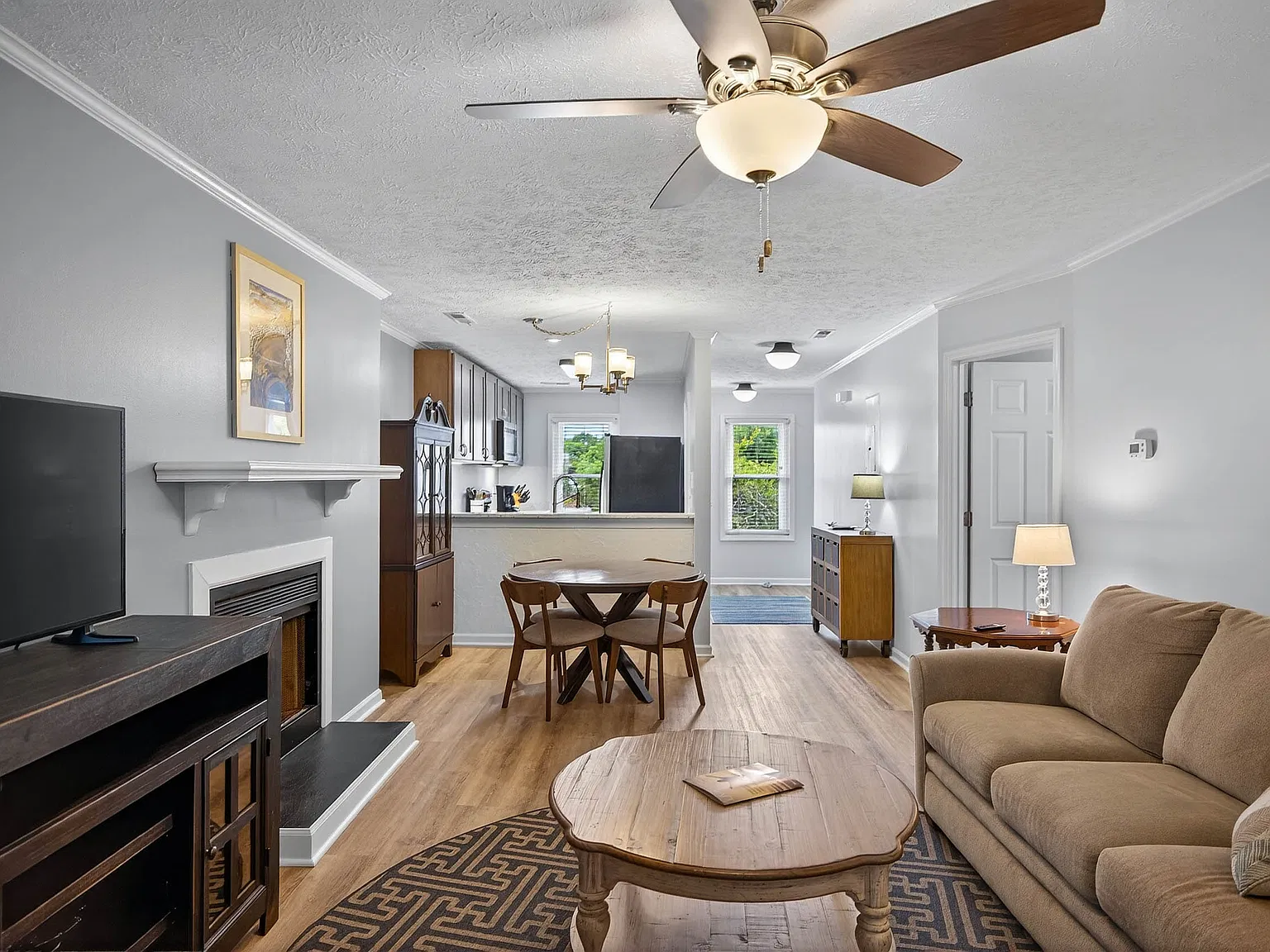 2 bed, 1043 sqft, $2,200 — Photo 1