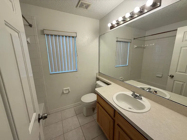 12464 Castlemain Trl — Photo 31