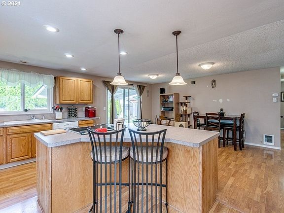 3rd image of 3846 Cottonwood St