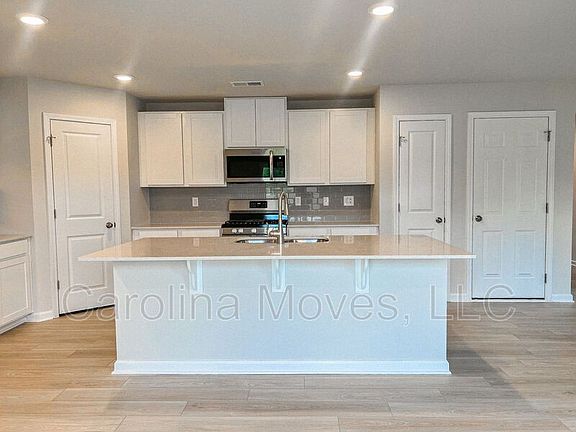 5th image of 1703 Southwold Ln