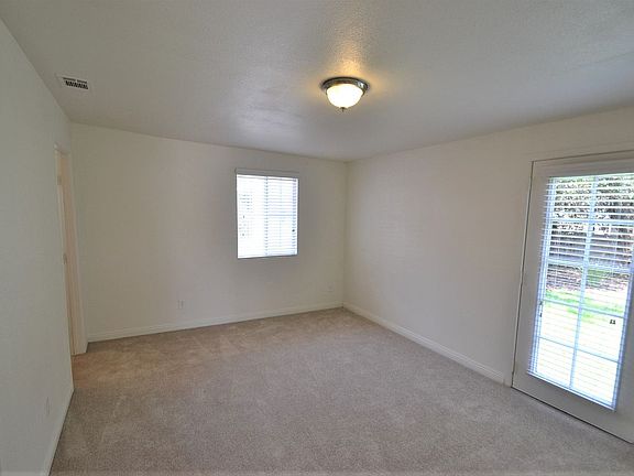 4th image of 838 W 24th St
