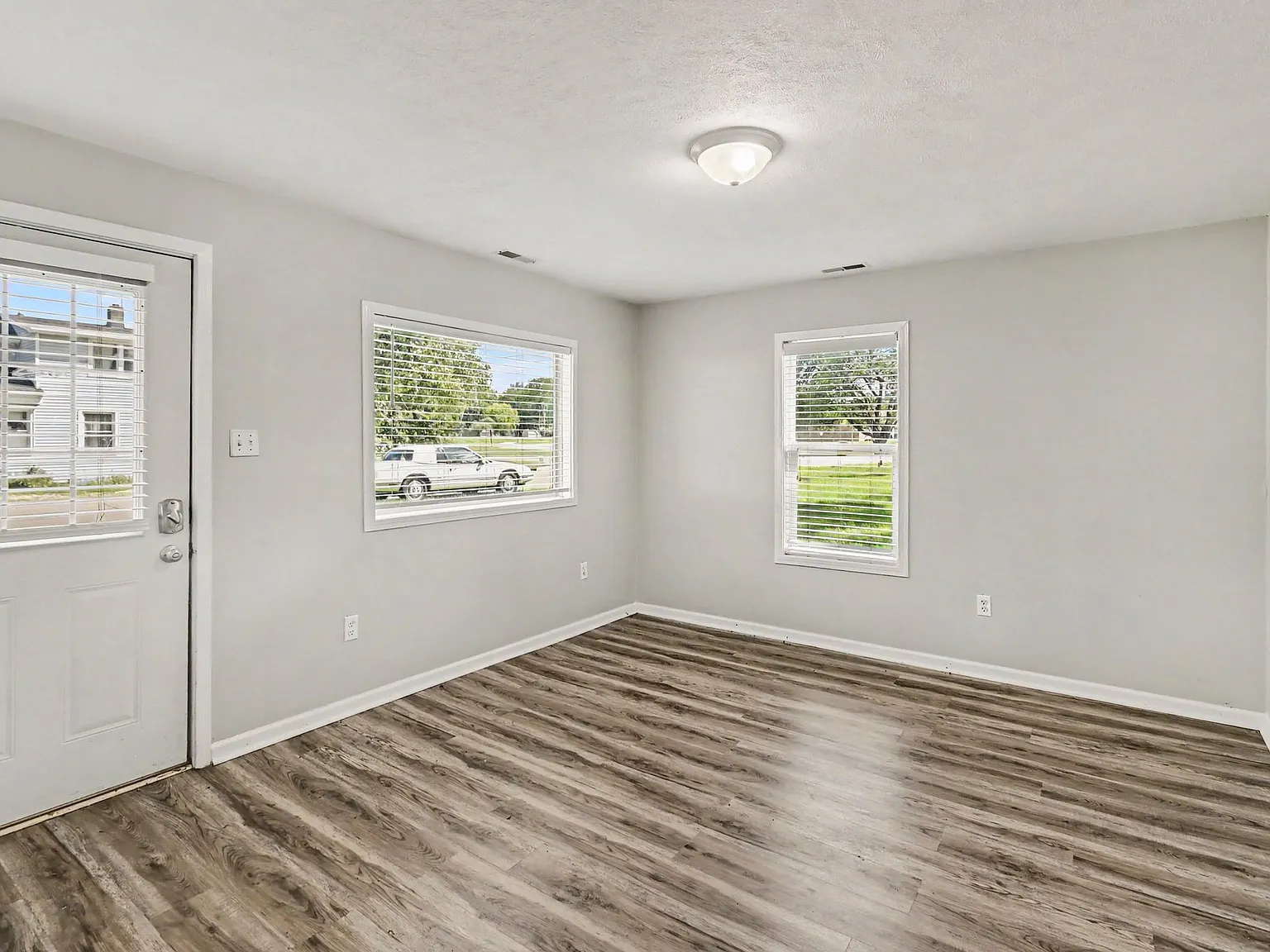 2 bed, 800 sqft, $1,125 — Photo 3