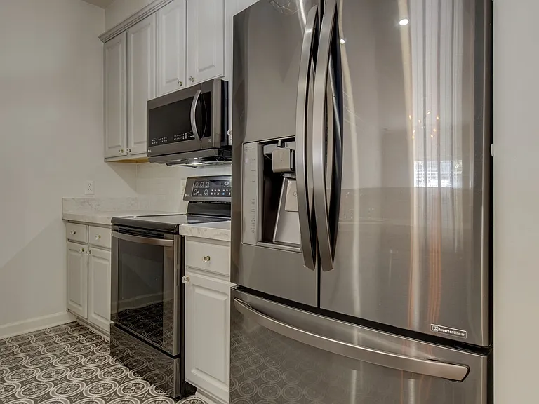 2304 Elliott Ave #102 — Photo 13