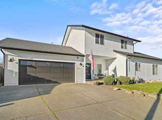 1324 SW Redfin Ln, Grants Pass, OR 97527
