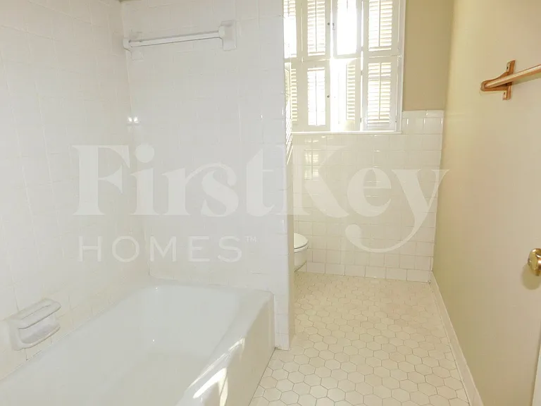 6135 Haddington Dr — Photo 14