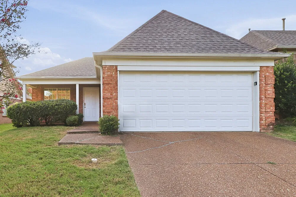 3 bed, 2.0 bath, 1274 sqft, $1,660 — Photo 1