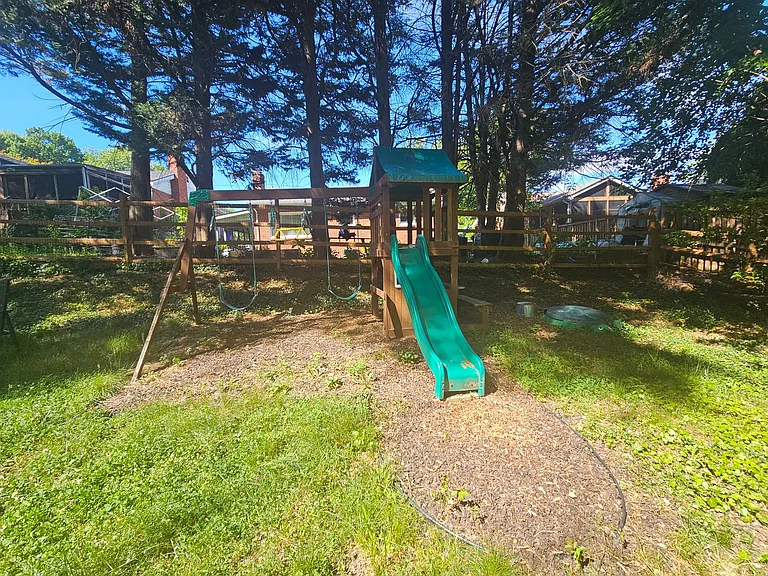 221 Dale Dr — Photo 35