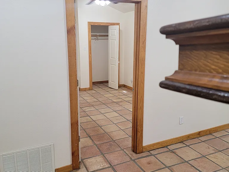 18422 Hilltop Dr — Photo 10