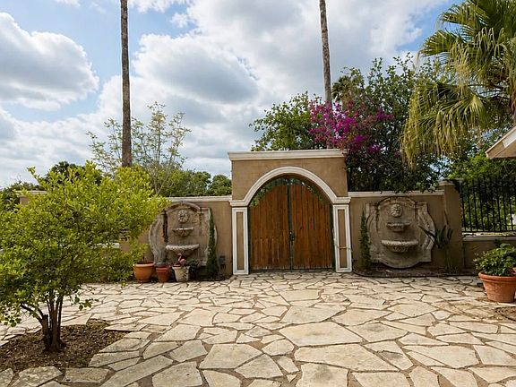 3rd image of 3110 Jacaranda Dr