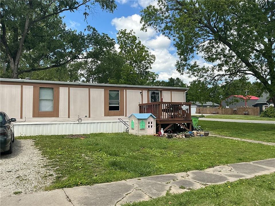 1st image of 200 E 2nd St