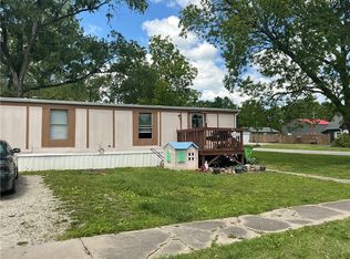 200 E 2nd St, Pomona, KS 66076