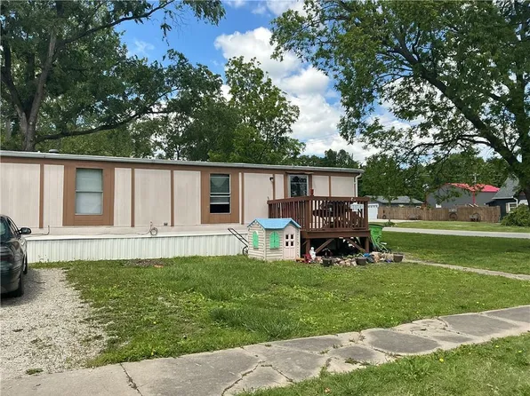 200 E 2nd St, Pomona, KS 66076
