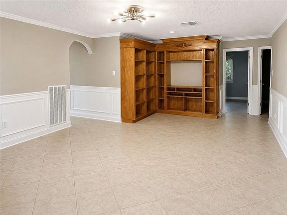 3rd image of 59 Yellowstone St