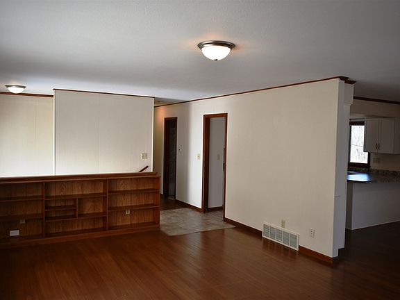 4th image of 1311 E Prairie Dr
