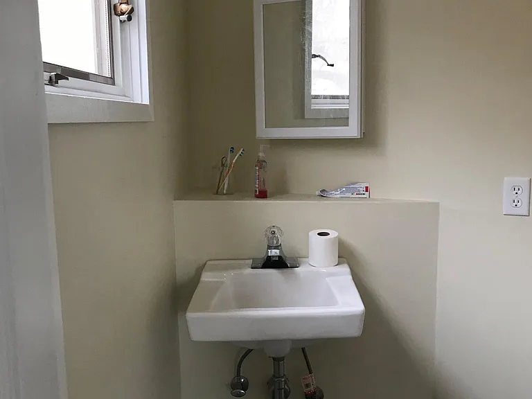 439 Warner St — Photo 12
